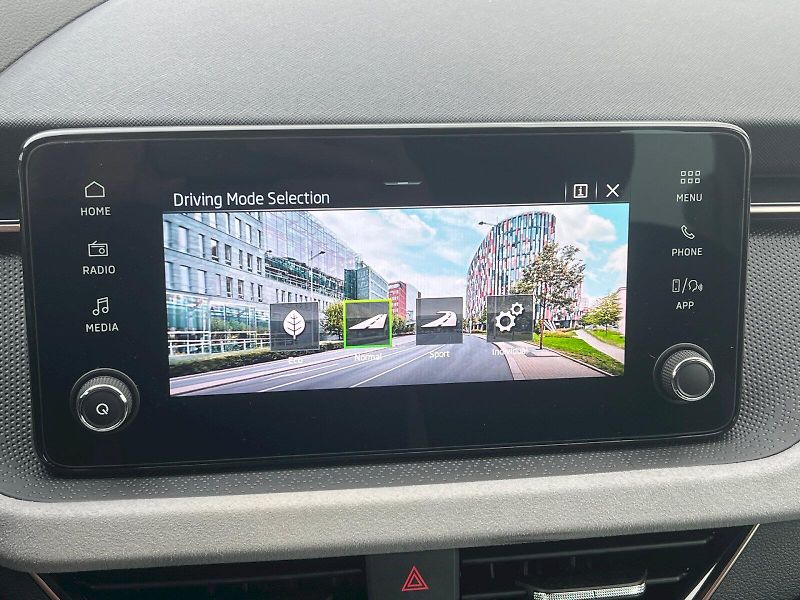 Škoda Kamiq (2024) Top Selection 1,0TSI 80kW M6F - fotka 26 z 33