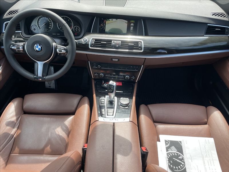 BMW Řada 5 3,0 GT 190kw 530d M-Paket Pano - fotka 12 z 37