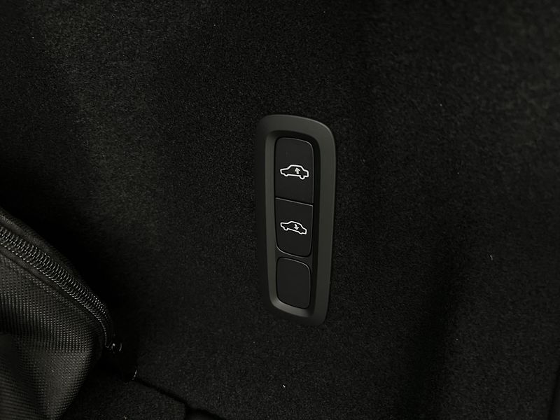 Volvo XC60 (2026) B5 AWD BLACK EDITION PLUS AUT - fotka 17 z 42