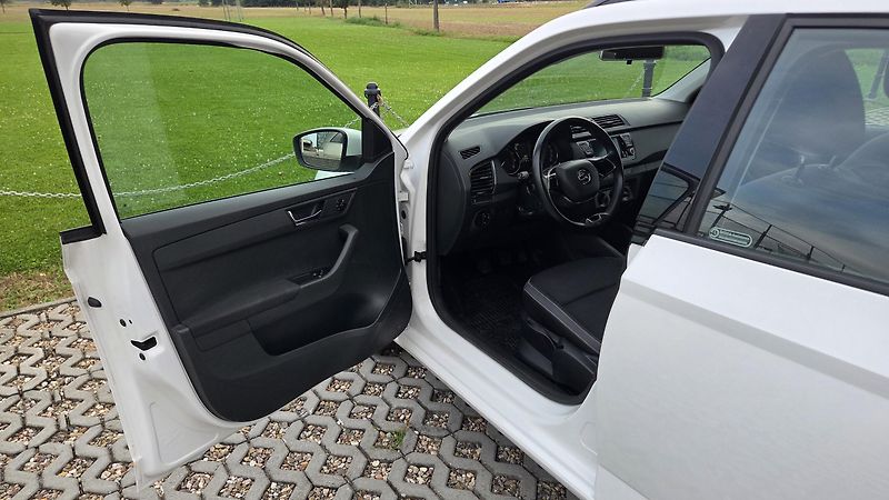 Škoda Fabia 1.0 TSI 70 kW Ambition CZ DPH - fotka 9 z 22