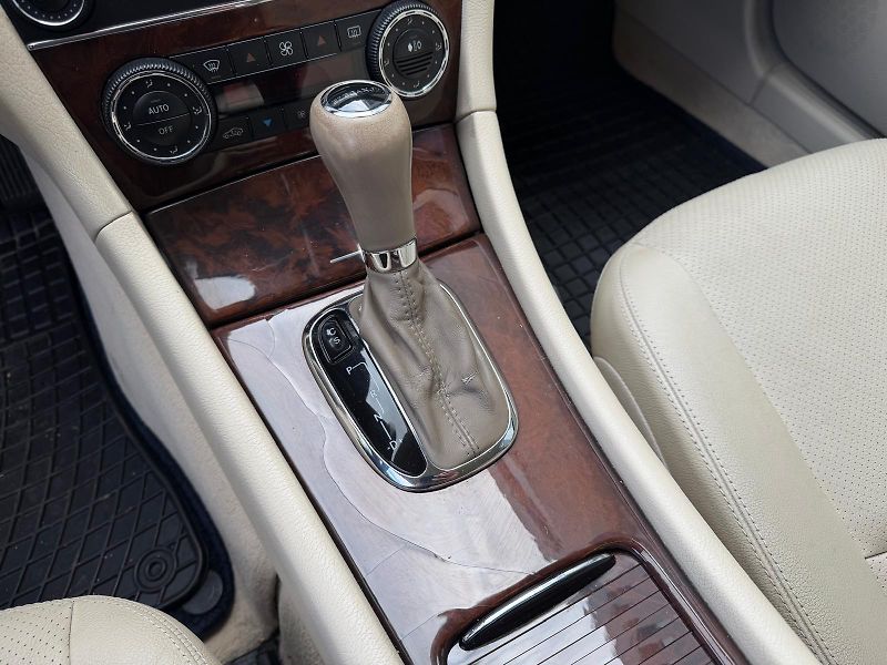 Mercedes-Benz Třídy C 320 3,0 CDi Elegance  - fotka 21 z 23