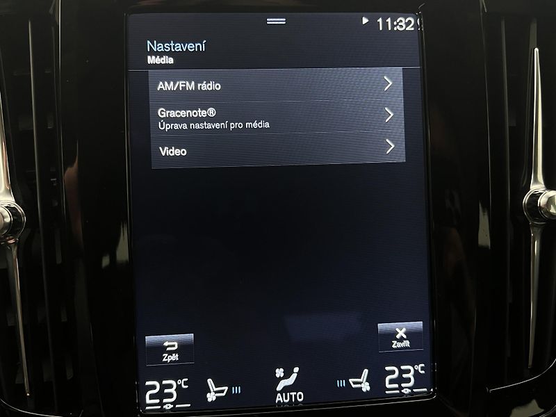 Volvo V90 CC D5 AWD PRO CZ 1. maj. - fotka 38 z 44