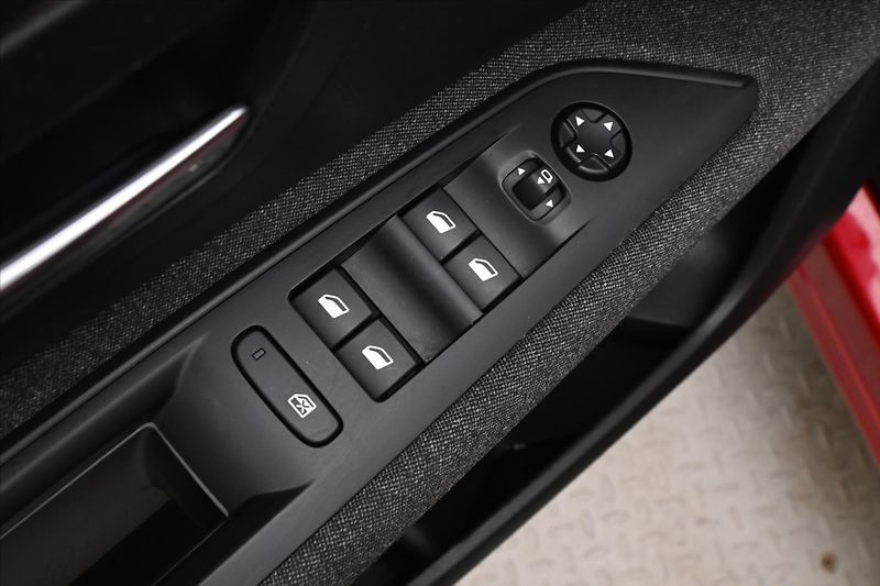 Peugeot 3008 1,5 HDI 96 kW Active Záruka až - fotka 25 z 30