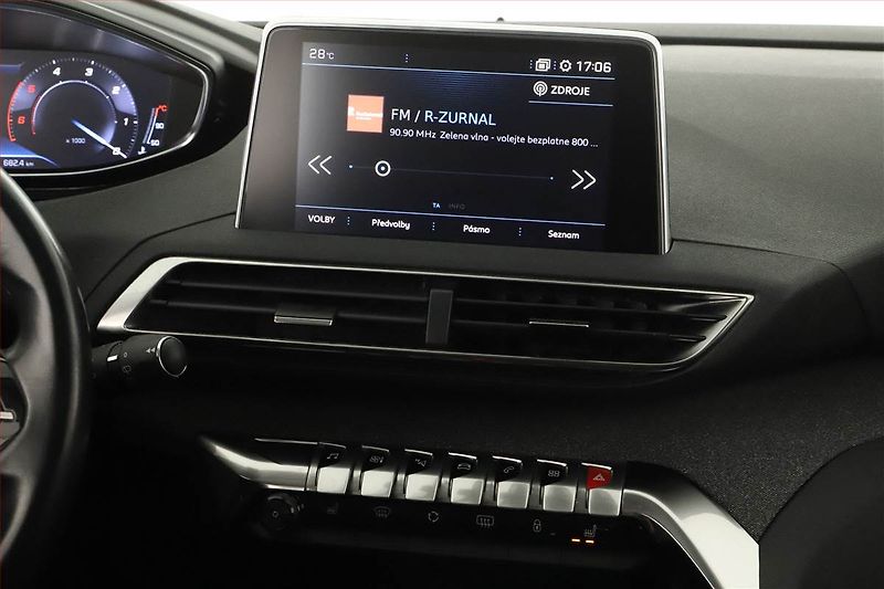 Peugeot 5008 (2020) 1.5 BlueHDi, 7 míst, Kůže - fotka 9 z 16