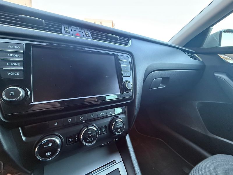 Škoda Octavia (2015) 1.6 TDI Greenline - Max výbava - fotka 9 z 16