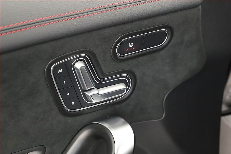 Mercedes-Benz CLA (2024) 200 d - fotka 20 z 21
