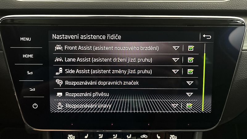 Škoda Superb 2.0 TDI DSG 4x4 Style Combi - fotka 29 z 32