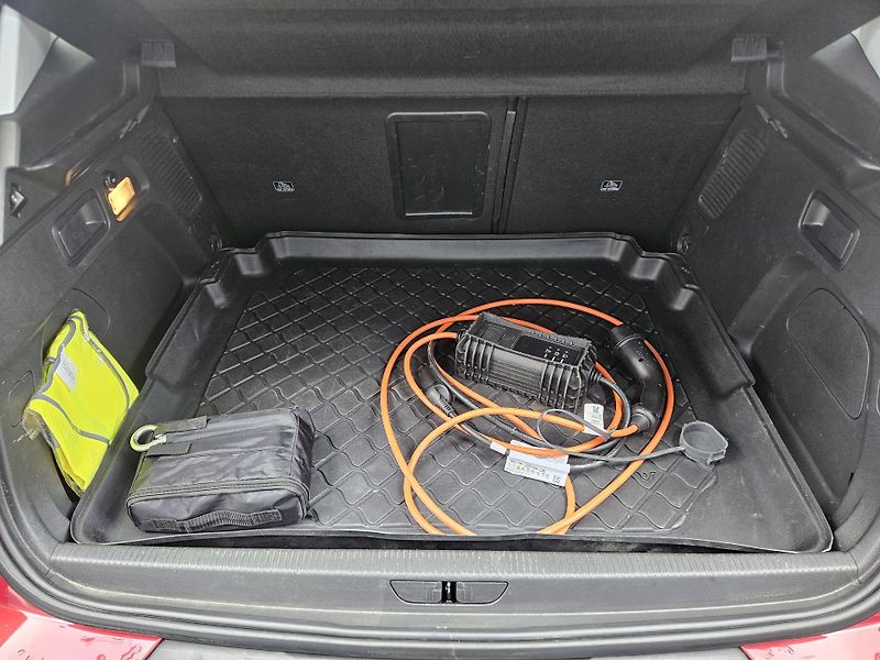 Opel Grandland X (2020) Plug-In Hybrid 200 4x4 EAT8 - fotka 27 z 31
