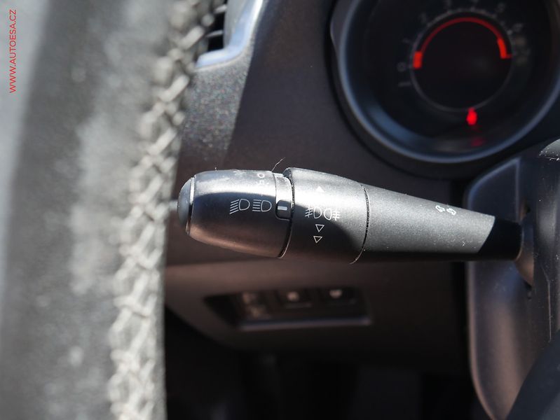 Citroën C4 (2011) 1.4i, ČR, AC, park.asist - fotka 15 z 18