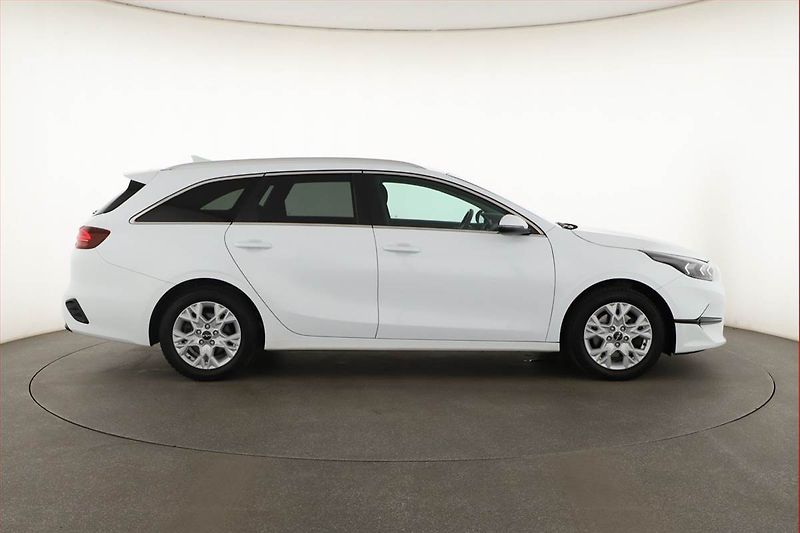Kia Ceed (2024) Top 1.5 T-GDI - fotka 6 z 17
