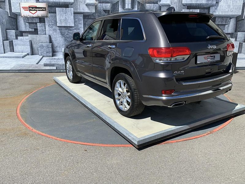 Jeep Grand Cherokee (2017) 3.0CRD,SUMMIT,ČR,DPH,H/K,4X4 - fotka 8 z 23
