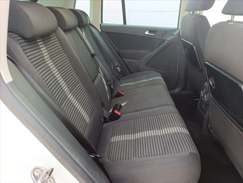 Volkswagen Tiguan 2,0 TDi DSG 4Motion Navi Tažné - fotka 26 z 40