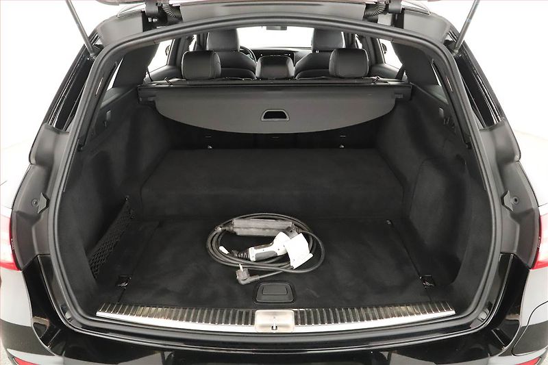 Mercedes-Benz Třídy E (2021) AMG Paket E 300 e 4MATIC - fotka 31 z 31