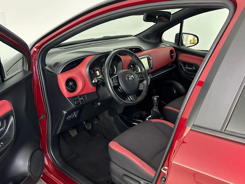 Toyota Yaris Hatchback - fotka 6 z 30