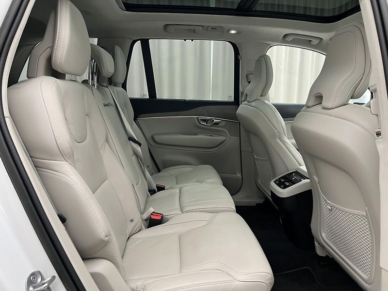 Volvo XC90 B5 AWD ULTIMATE BRIGHT 7 MÍST  - fotka 25 z 51