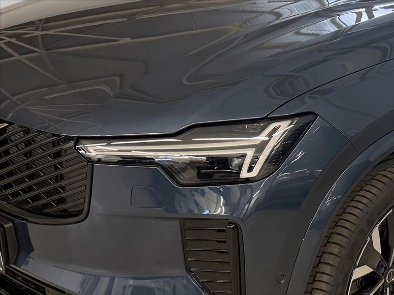 Volvo XC90 (2026) B5 Ultra Dark 2469 - fotka 5 z 14