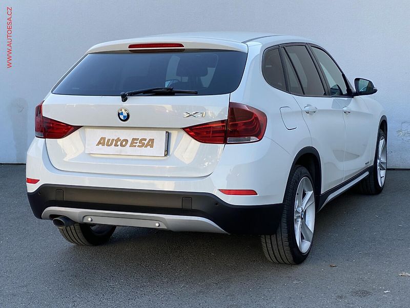 BMW X1 (2013) 2.0d xDrive18d, ČR, AT, park - fotka 4 z 15