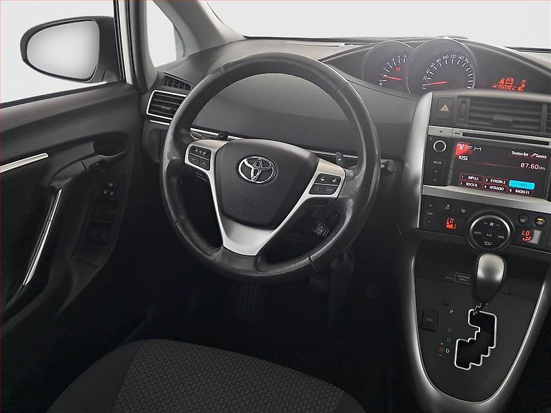 Toyota Verso (2013) 1.8 Valvematic, Automat - fotka 7 z 17