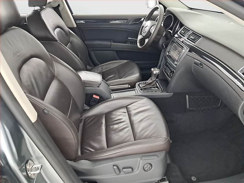 Škoda Superb (2012) Laurin&Klement 2.0 TDI - fotka 9 z 18