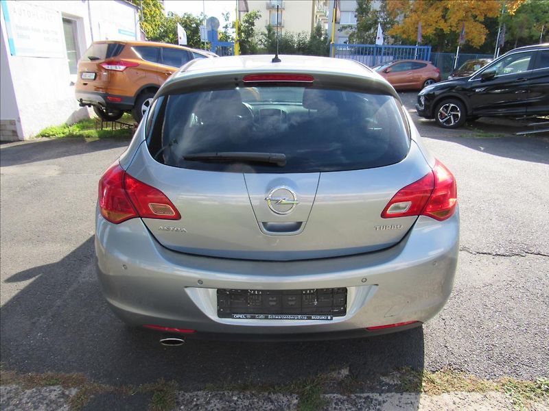 Opel Astra 1,4 Turbo 103kW - fotka 5 z 32