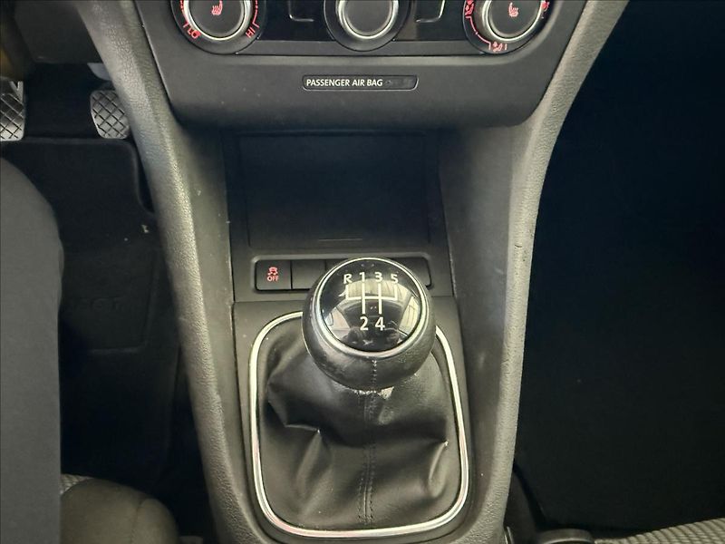 Volkswagen Golf 1,6   77kW,2.MAJITEL - fotka 18 z 22