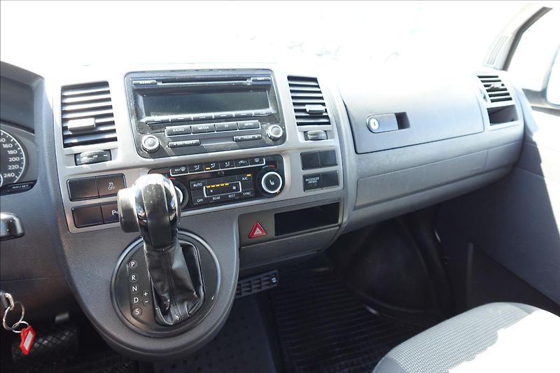 Volkswagen Caravelle 2,0 TDi  L2H1 8MÍST KLIMA - fotka 33 z 37