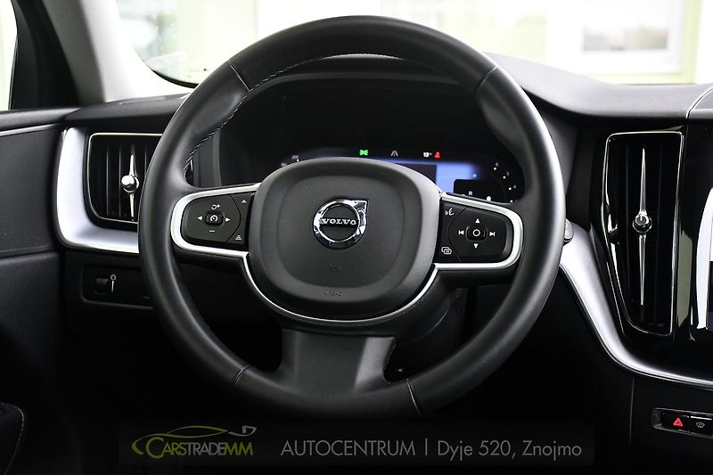 Volvo XC60 B4 AWD mHEV - fotka 25 z 44