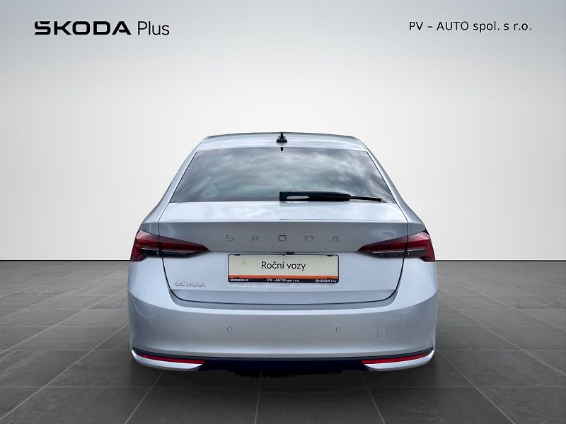 Škoda Octavia (2025) Top Selection 1.5 TSI e-TEC 11 - fotka 28 z 35