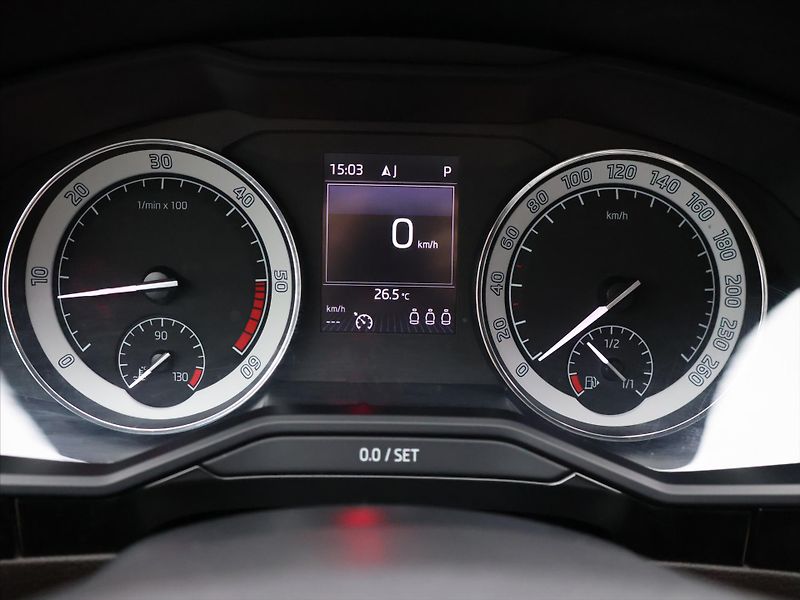 Škoda Superb 2,0 TDI 110kW DSG CZ L&K - fotka 18 z 35