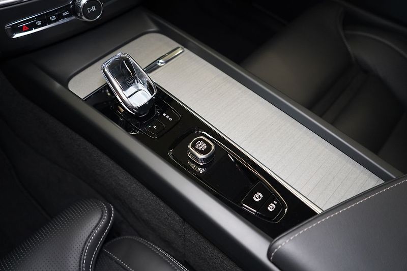 Volvo XC60 B5 AWD Plus Dark, Ventilace - fotka 38 z 46