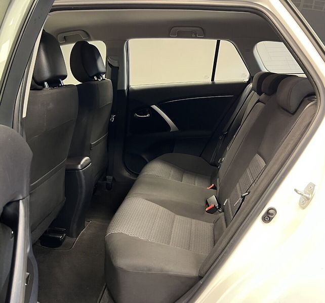 Toyota Avensis 2.0 D-4D LUNA - fotka 10 z 16