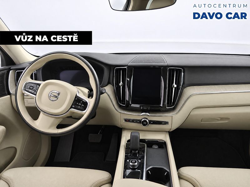 Volvo XC60 2,0 B4 145kW AWD Plus Bright C - fotka 2 z 10