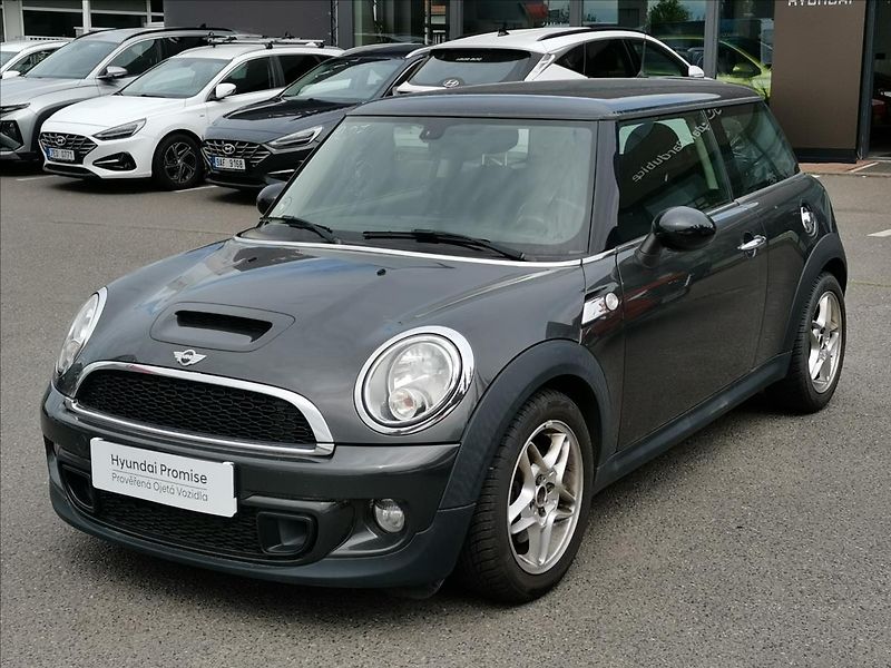 Mini Cooper S 1,6 135kW - fotka 2 z 12