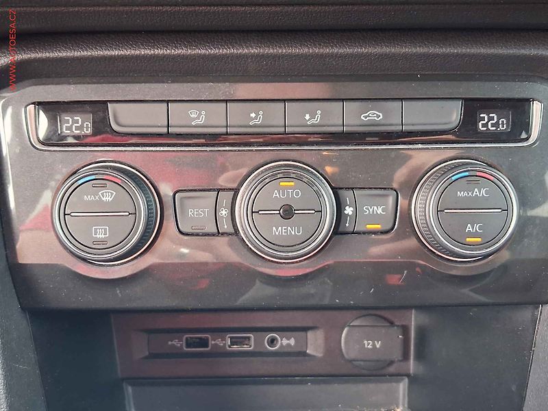 Volkswagen Tiguan (2019) 2.0 TDi, ČR, AC, park.čidla - fotka 16 z 21
