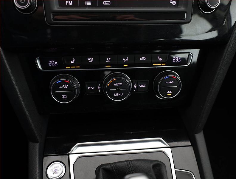 Volkswagen Passat (2015) 2.0 TDI, Automat, Navi - fotka 10 z 18