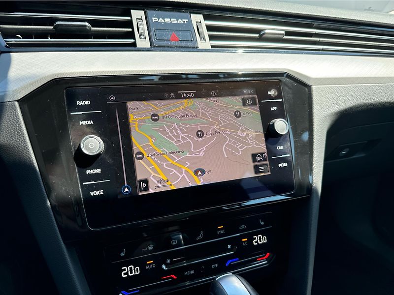 Volkswagen Passat 2.0TDi DSG 110kW Business Prem - fotka 15 z 22
