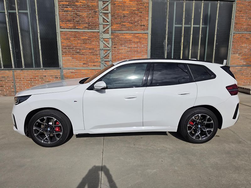 BMW X3 (2025) 20d xDrive Mpaket + tažné - fotka 2 z 26