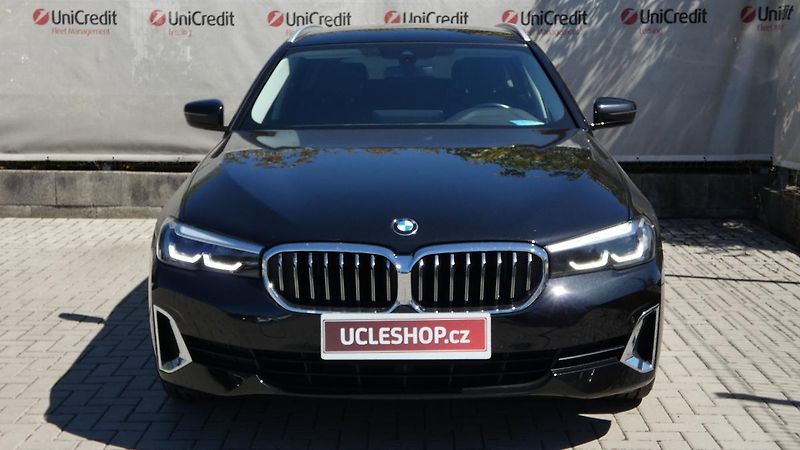 BMW Řada 5 Touring 520d xDrive - fotka 2 z 25