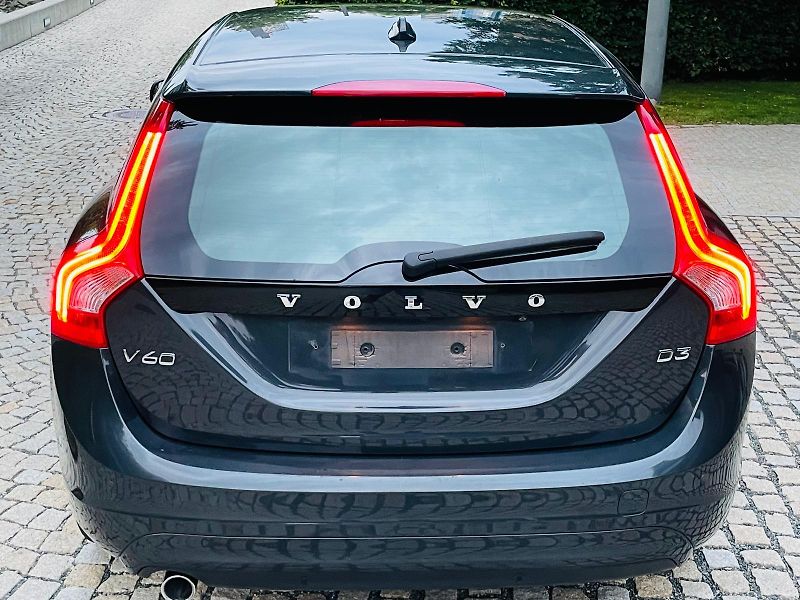 Volvo V60 2.0D3 5V AUT VÝHŘEV SERVISKA - fotka 14 z 47