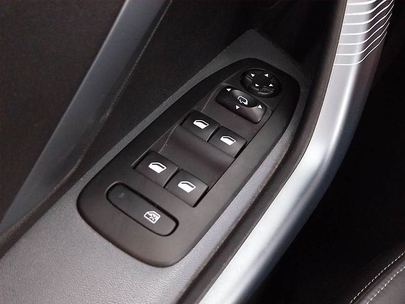 Peugeot 208 (2016) 1.2 PureTech, Navi, Tempomat - fotka 18 z 19