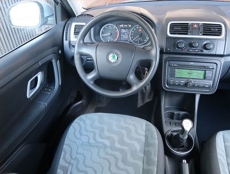 Škoda Fabia (2007) Ambiente 1.2 12V, ČR,1.maj - fotka 7 z 14