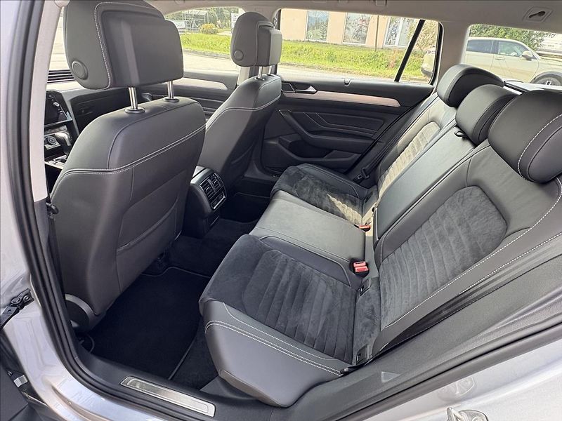 Volkswagen Passat 2,0 TDi140kW,Matrix,ACC,Kamera - fotka 34 z 45