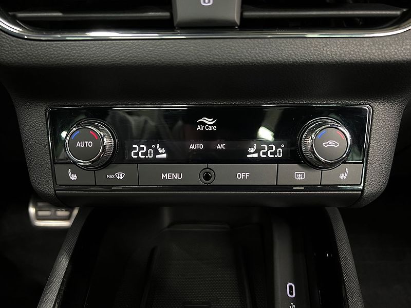 Škoda Kamiq 1.5TSI DSG MONTE CARLO, PANORA - fotka 21 z 26