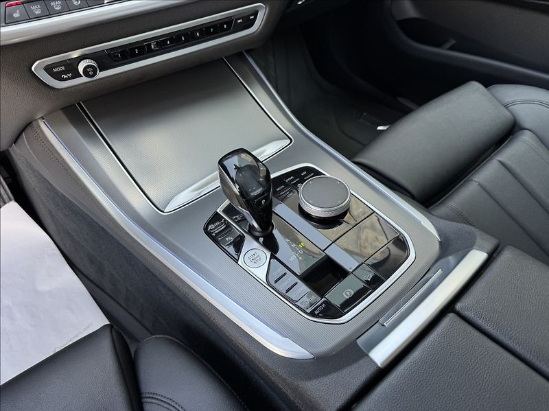 BMW X5 3,0 xDrive 30d DPH 1.maj. ČR - fotka 32 z 50