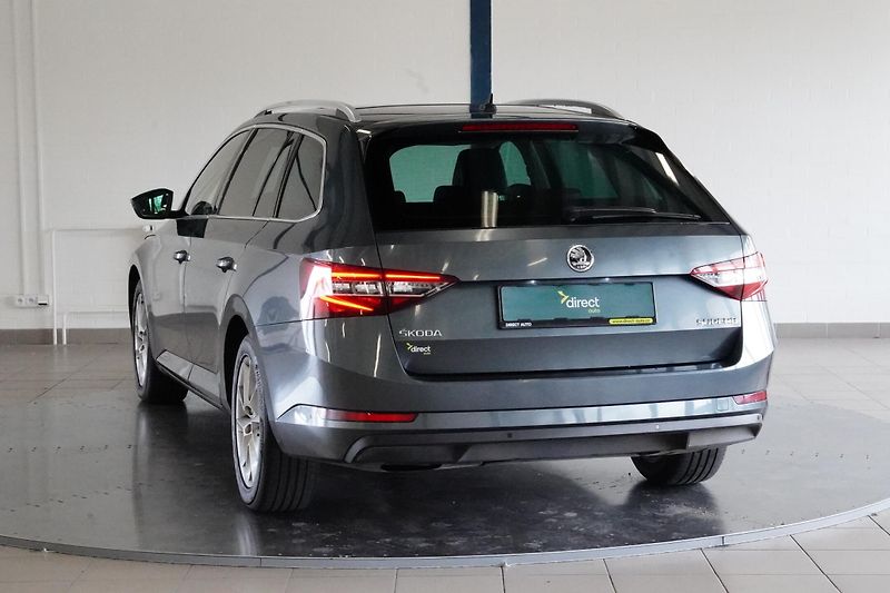 Škoda Superb - fotka 7 z 30