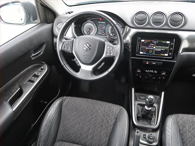 Suzuki Vitara (2023) Elegance 1.4 BoosterJet - fotka 7 z 18