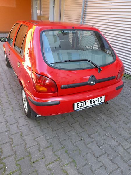 Mazda 121 (1997) - fotka 3 z 10