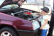 Setkání Jízdy veteránů. Cílem bylo parkoviště pod Ještědem, krátká zastávka proběhla na parkovišti OC Nisa Liberec.
