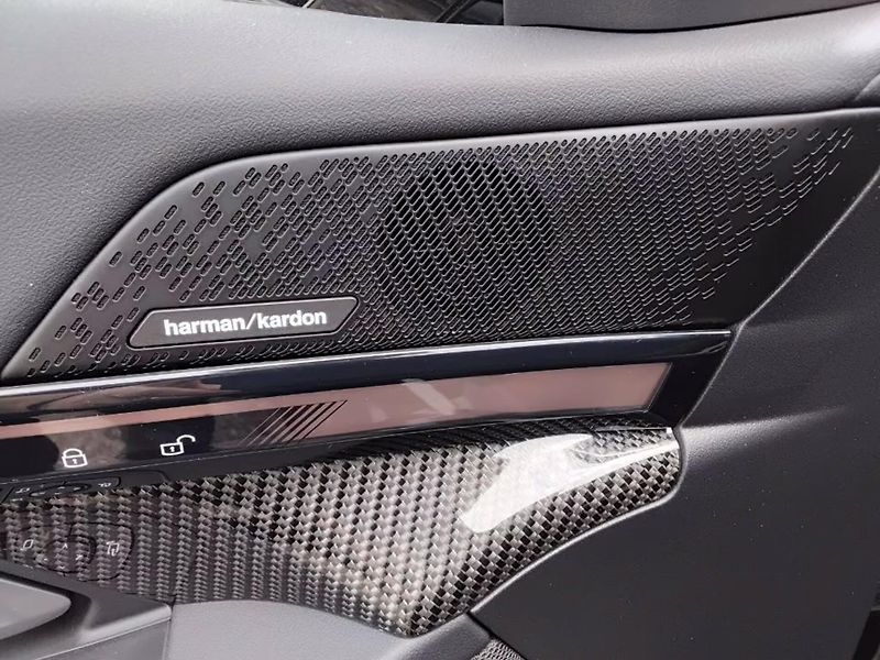 BMW i5 xDrive40 M-Sport HuD 360 Venti - fotka 19 z 20