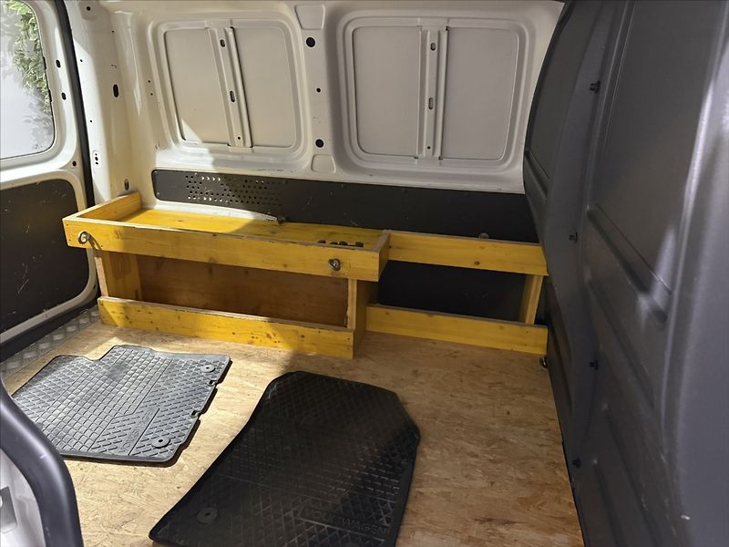 Volkswagen Caddy 1,6   TDI 75KW TAŽNÉ SERVIS - fotka 15 z 19